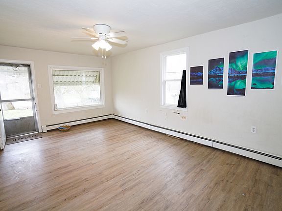 2nd image of 627 Manhattan Rd