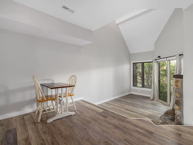 115 Beechnut Streetunit #H7 — Photo 4