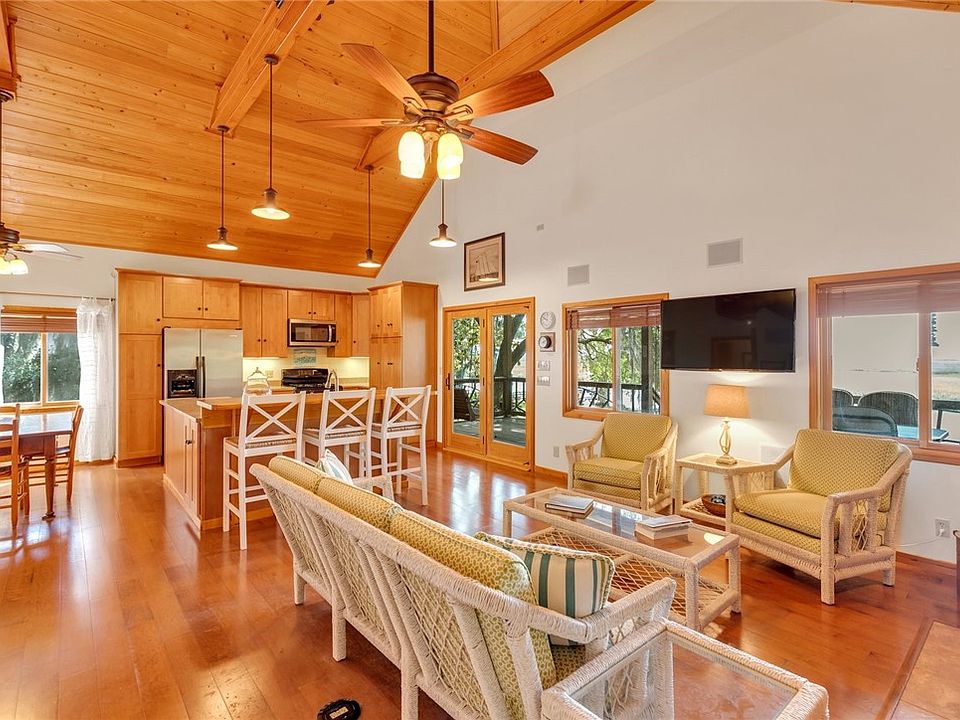 13th image of this home