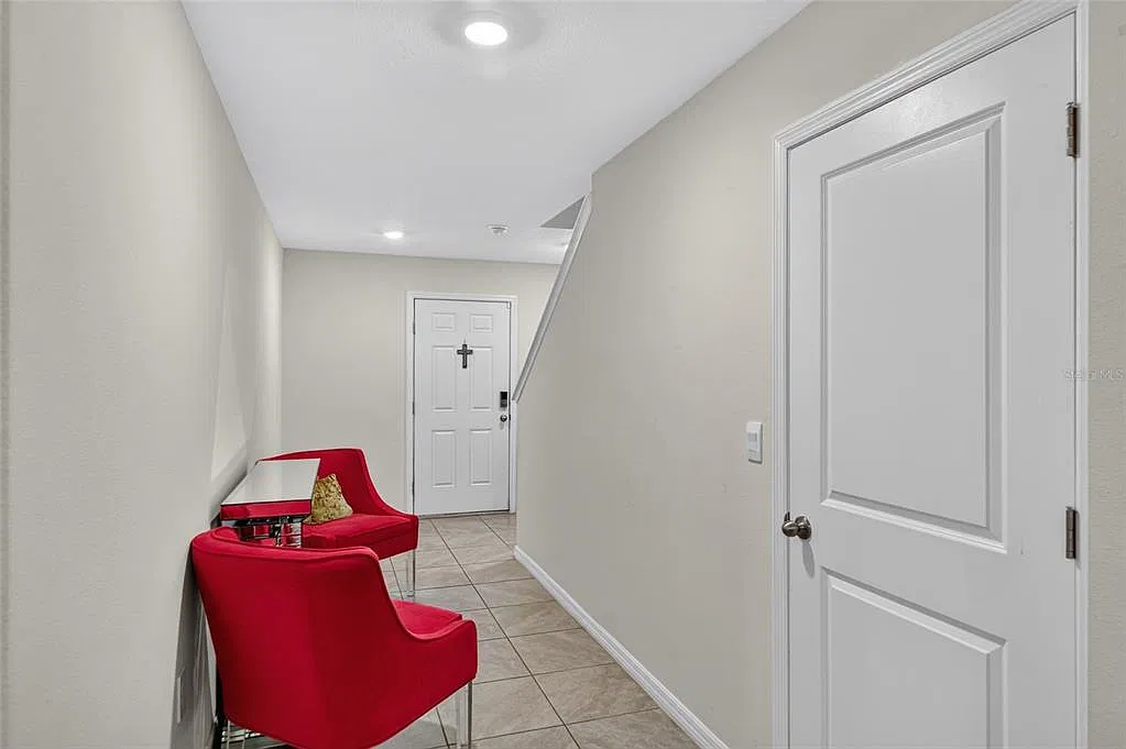5 bed, 3.0 bath, 2342 sqft, $2,650 — Photo 4