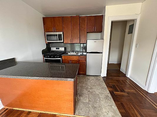 1st image of 25 Seaman Ave #5E