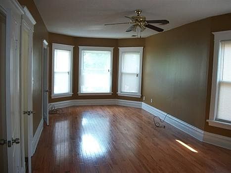 3rd image of 148 N Waller Ave