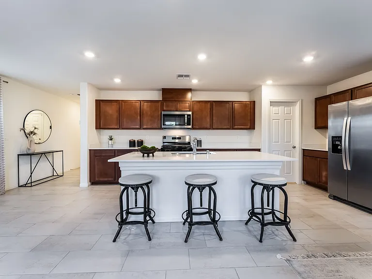 4327 W Gary Ave — Photo 3