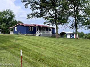 110 James Henry Rd, Deer Lodge, TN 37726