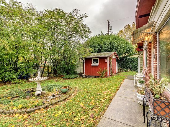 5th image of 105 NE 93rd Ave