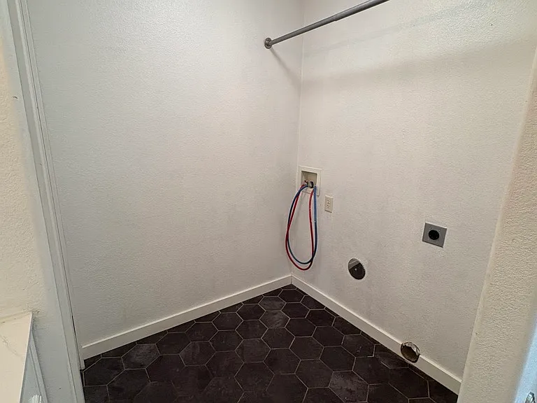 2029 W Kent Ave — Photo 10