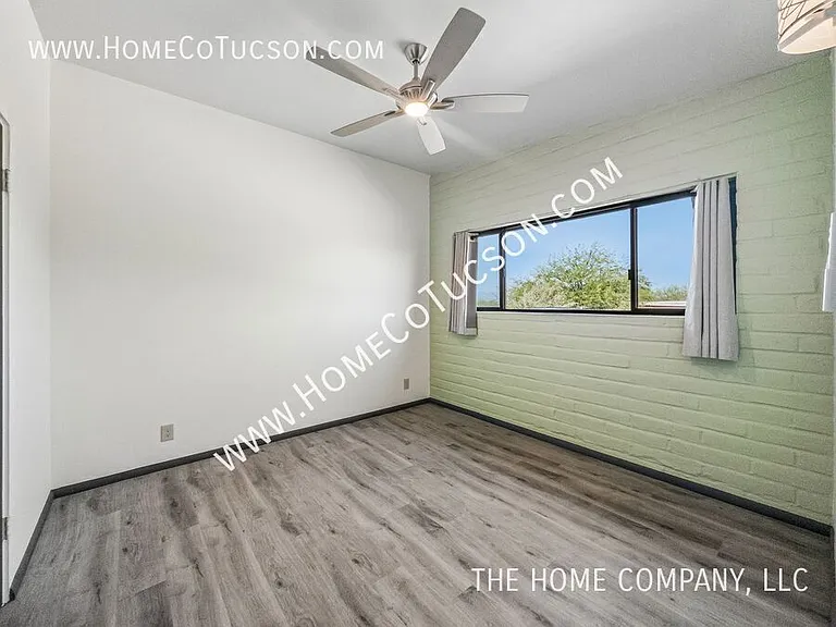 120 E Magee Rd — Photo 21