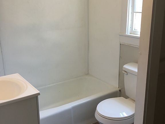 3rd image of 1807 S Valentine St