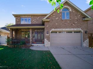 6237 Birmingham St, Chicago Ridge, IL 60415