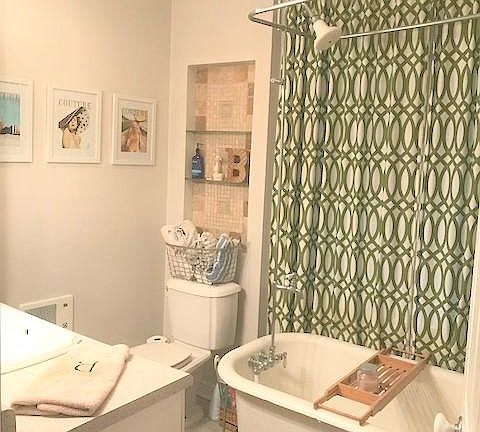 Bath 2 (beautiful clawfoot tub)