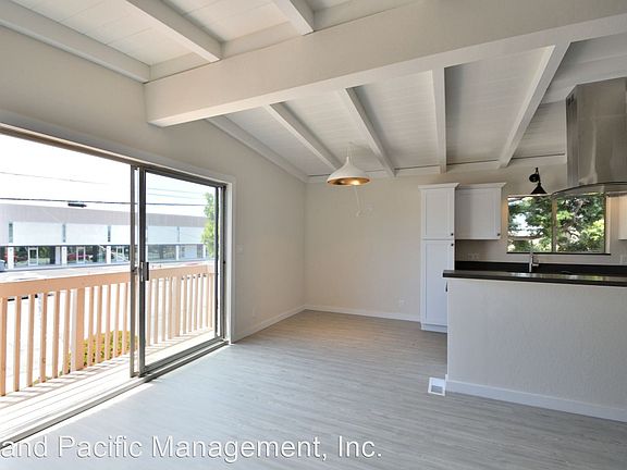 5th image of 2422 Prospect Ave
