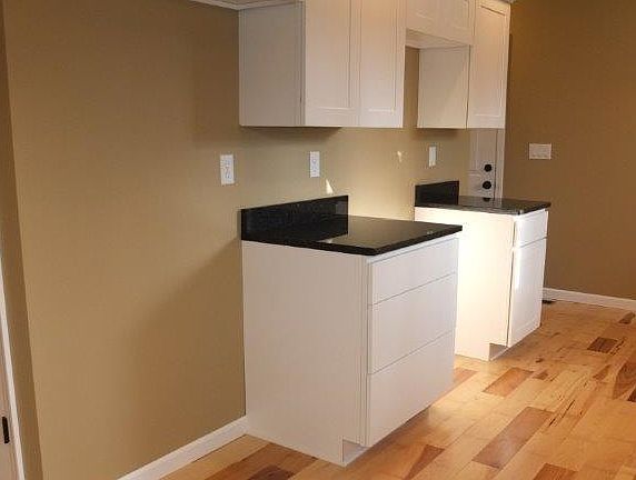 5th image of 2146 Oxford St