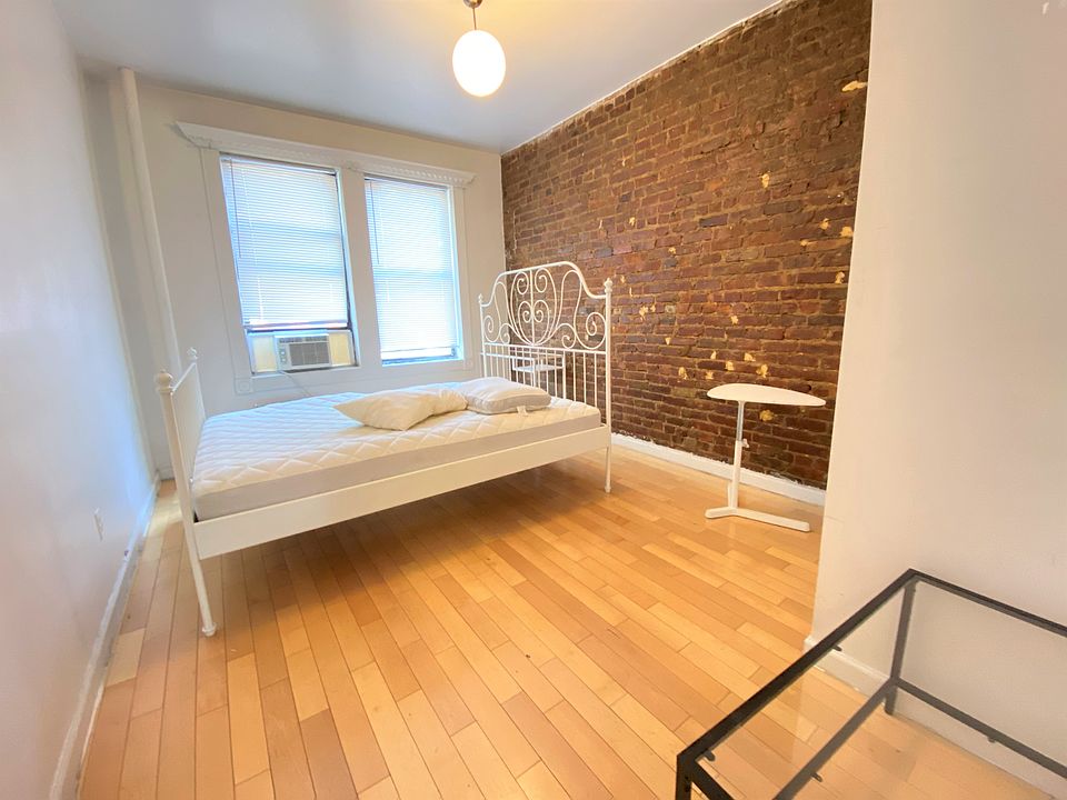 2nd image of 156 E 117th St APT 6A
