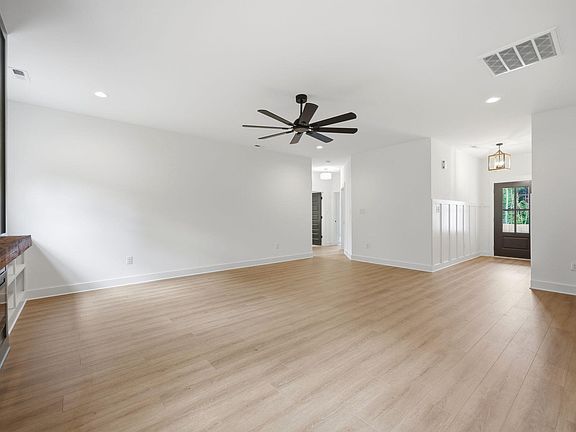3rd image of 525 Barnes Landing Drive