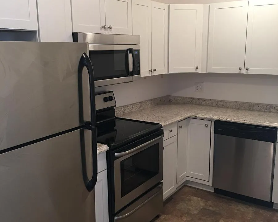 Lakeside Plaza Apartments