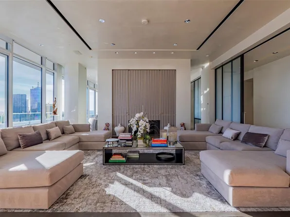 2430 Victory Park Ln APT 3001, Dallas, TX 75219