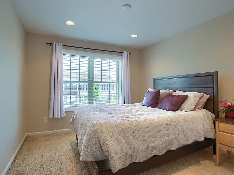 690 Stoverdale Rd — Photo 22