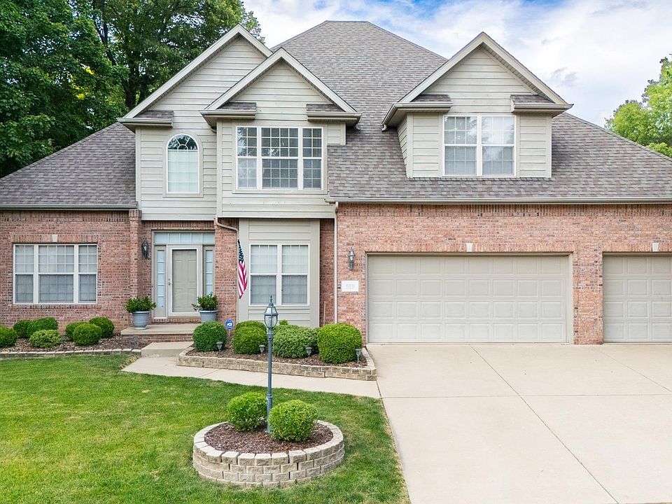1st image of 919 W Brookforest Dr