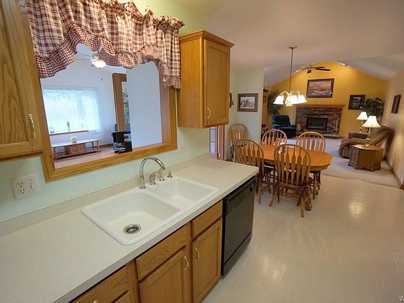 2nd image of 3344 Blossom Ln