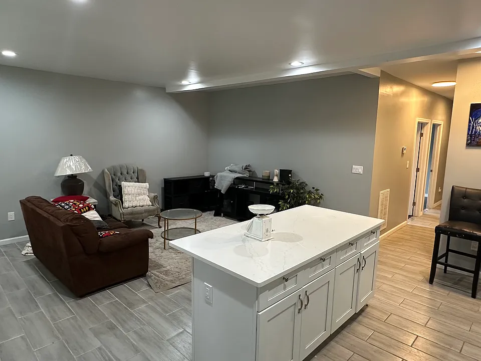 18 Alexander St #1