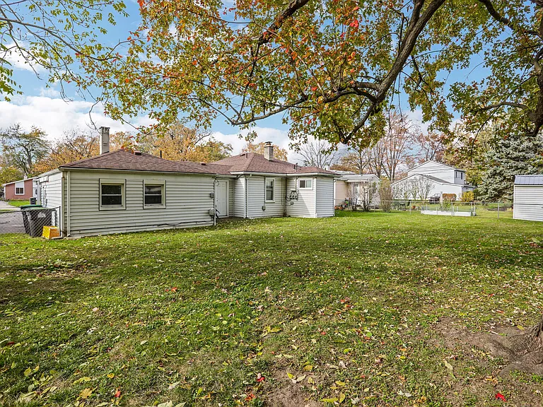11725 Syracuse St — Photo 11