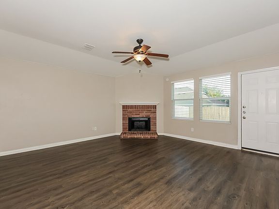 3rd image of 573 Creekbend St