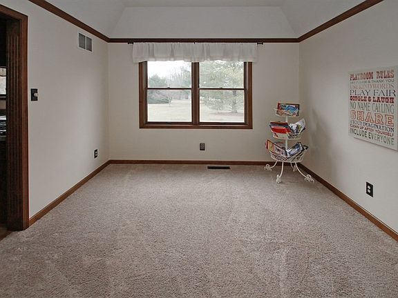4th image of 6373 Red Oak Dr