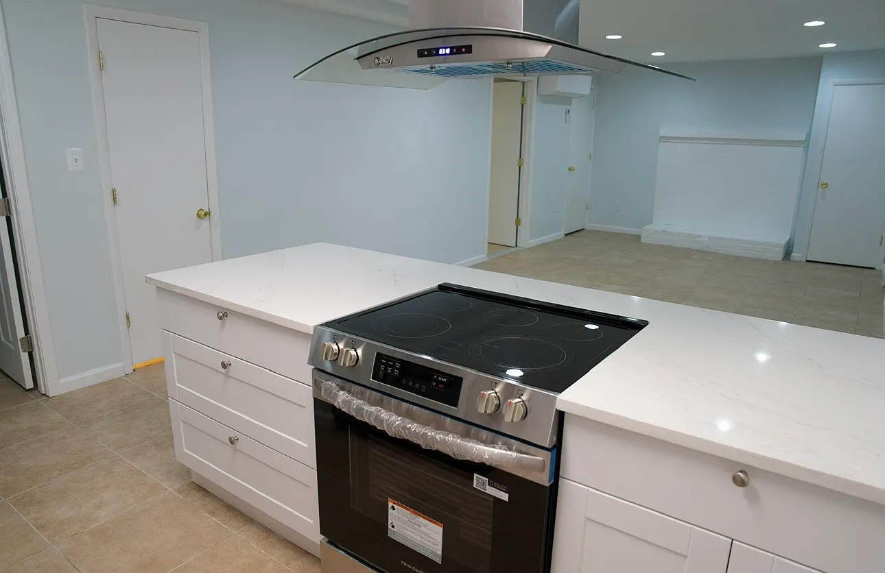 2 bed, 1.5 bath, 878 sqft, $2,050 — Photo 1