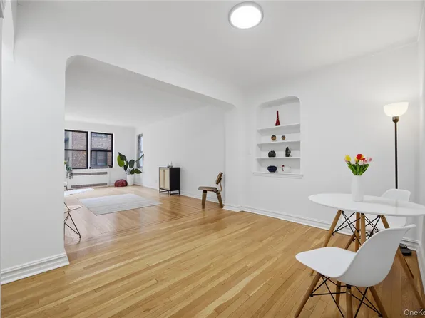 35-35 75th Street #324, Jackson Heights, NY 11372