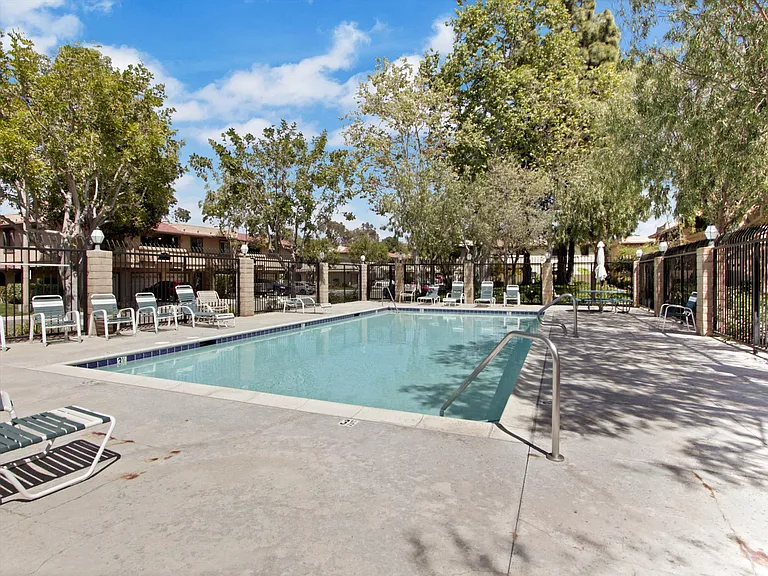 25244 Birch Grove Ln — Photo 32
