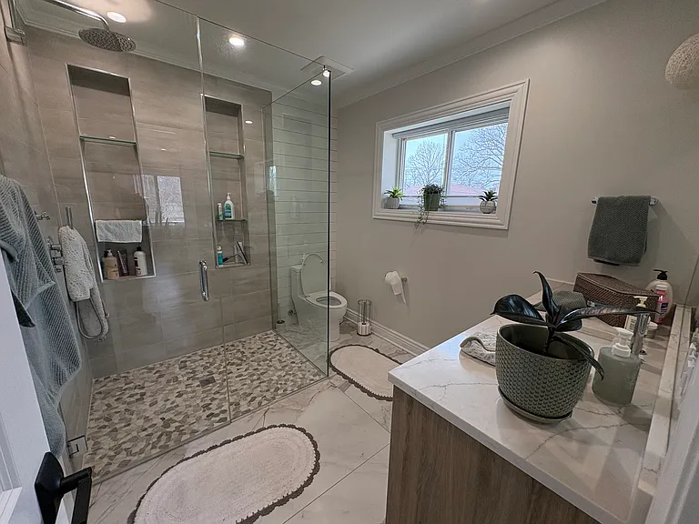 1010 Crabtree Ln — Photo 3