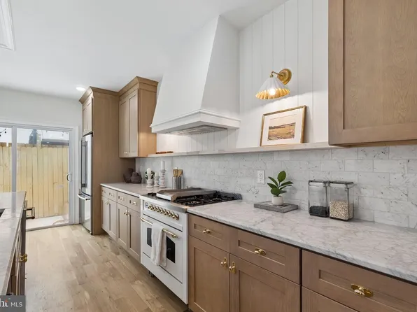 1731 Christian St, Philadelphia, PA 19146