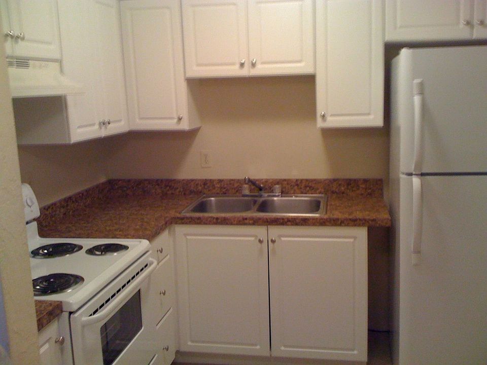 2nd image of 4064 Halifax Dr APT 4