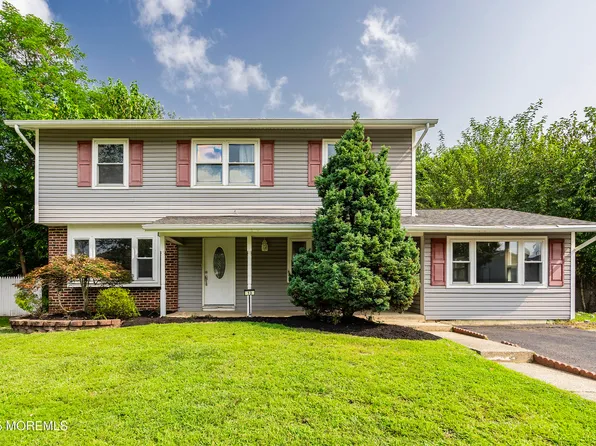 13 Rhode Island Drive, Jackson, NJ 08527