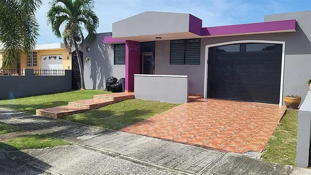 3 bed, 1.0 bath, 1012 sqft, $1,250 — Photo 1