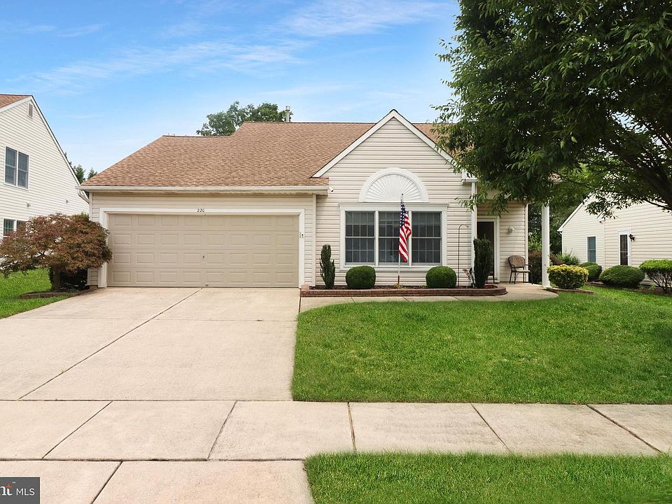 1st image of 220 Wagon Wheel Ln