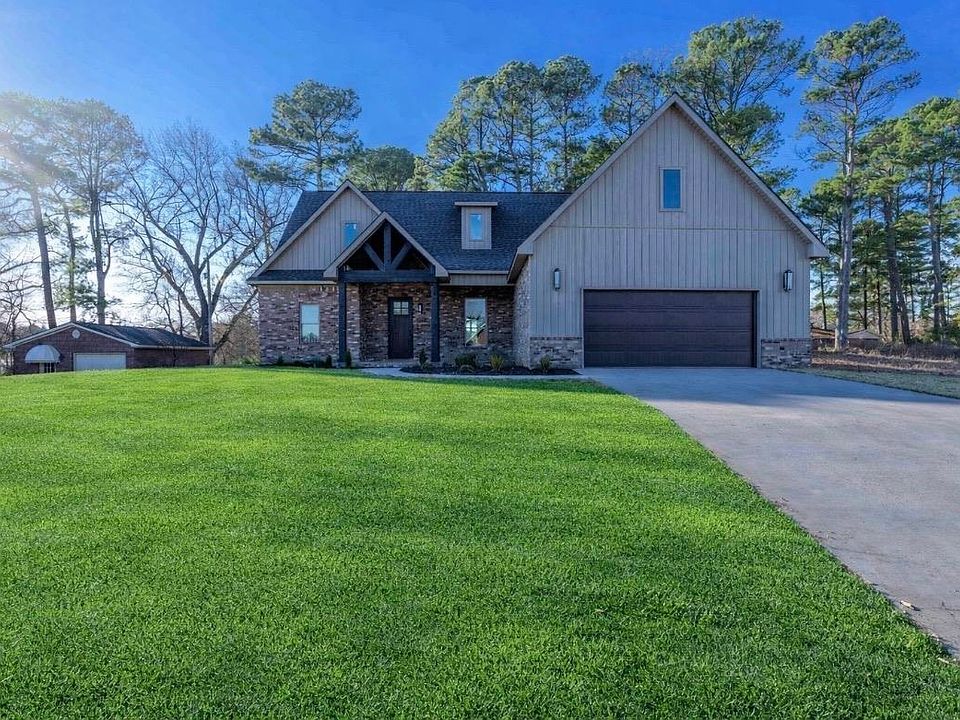 1st image of 687 Oakview Cir
