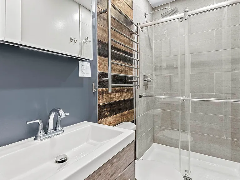 1820 Woodbine St #1L — Photo 10
