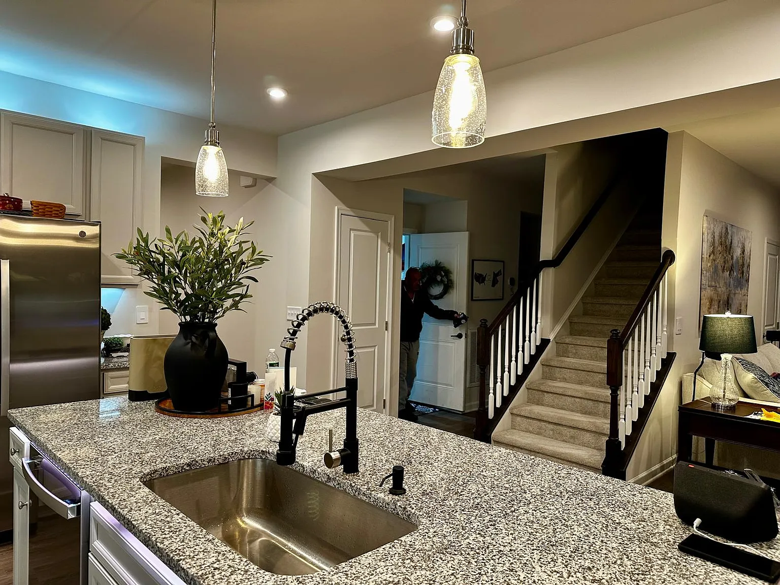 3 bed, 2.5 bath, 2108 sqft, $2,995 — Photo 4