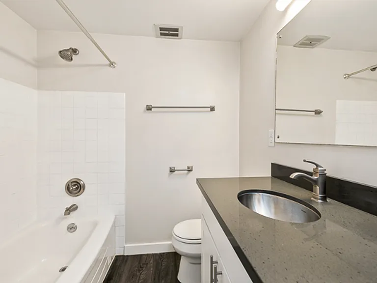 Aloha House Apartments — Photo 15