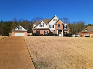 2239 Legends Dr, Nesbit, MS 38651