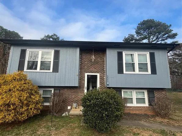 221 Valdese Dr, Morganton, NC 28655