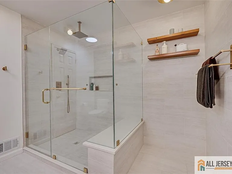 403 Somerset Ct — Photo 23