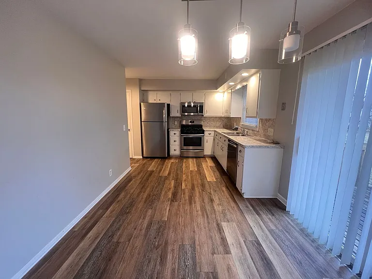964 Rosewood St — Photo 10