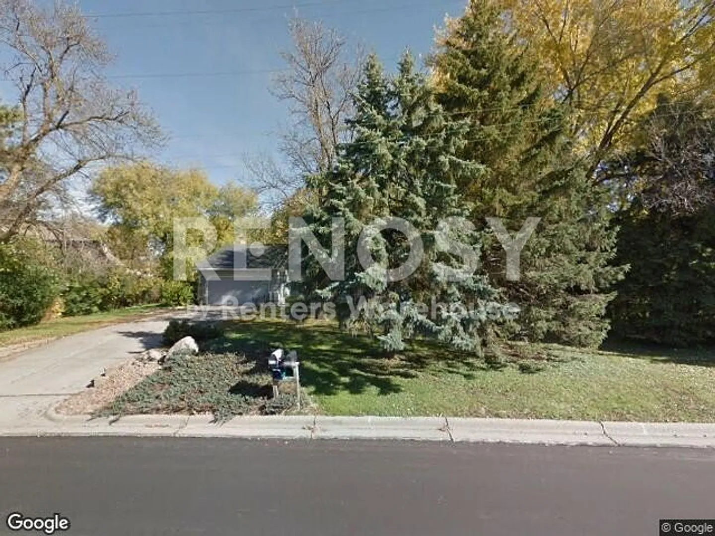 Spacious Expansive Wooded Lot in Shoreview — Photo 2