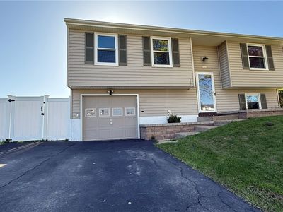 6730 Grissom Ct, Derby, NY, 14047
