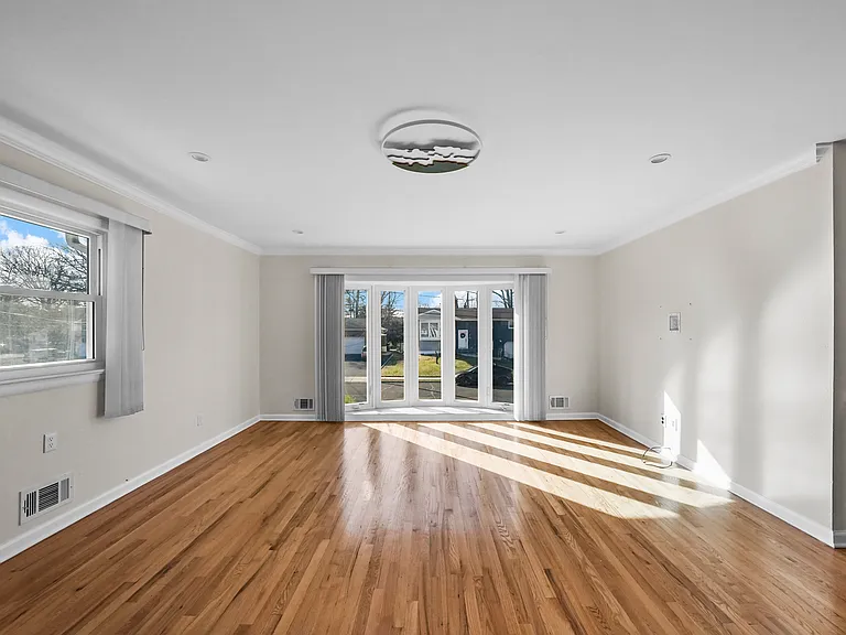 895 Patton St — Photo 35