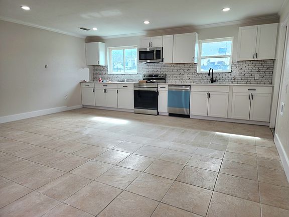 3rd image of 2401 Salmon St