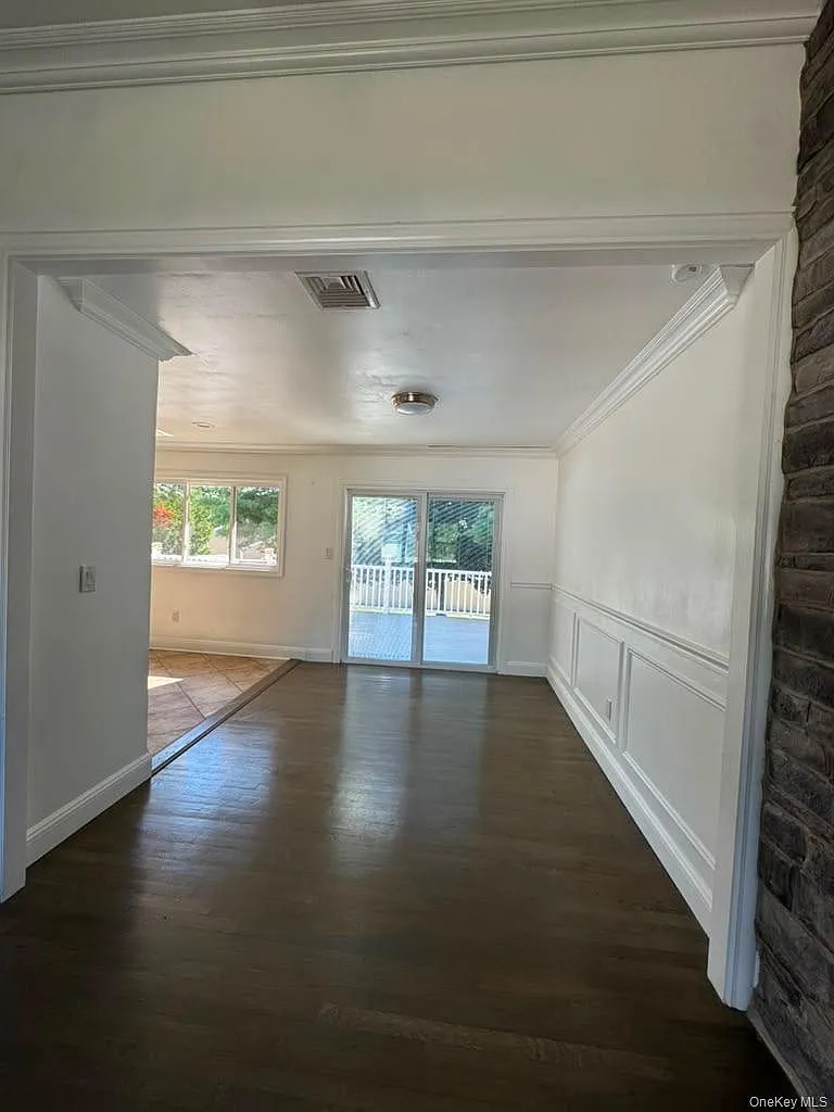 3 bed, 1.0 bath, 1883 sqft, $3,200 — Photo 1