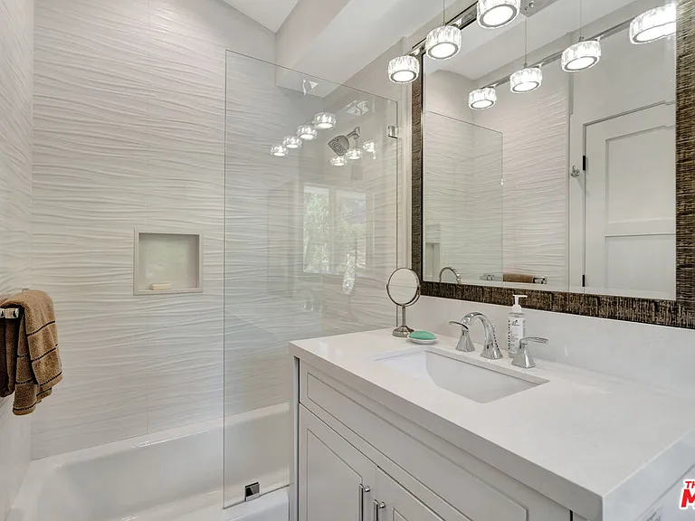 3859 Rambla Pacifico — Photo 15